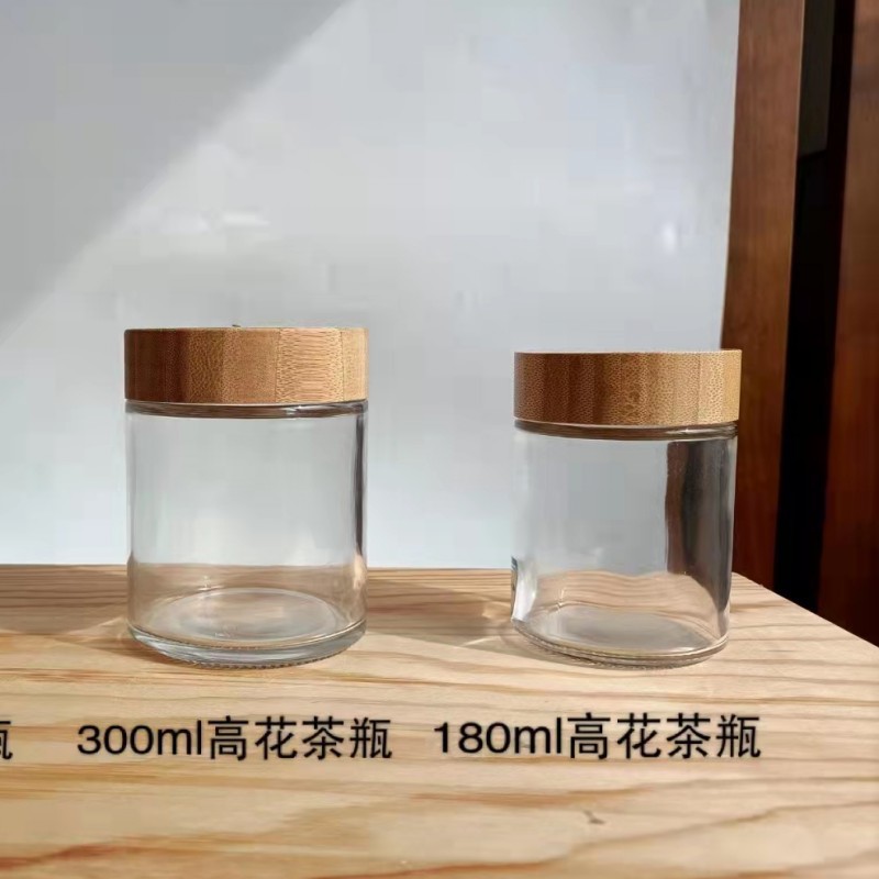 所述电动推杆的活动端固定安装有移动箱