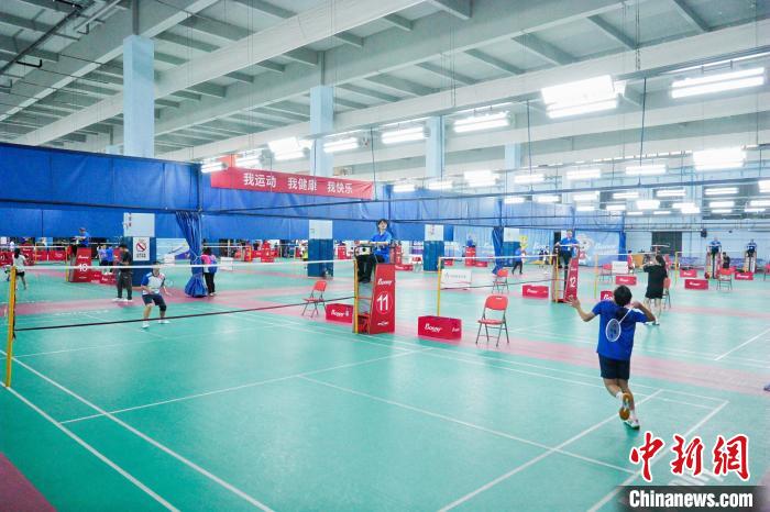 两岸青少年羽毛球赛在桐乡开赛 近200名选手角逐