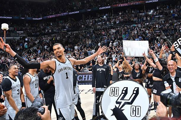 文班绝杀助马刺锁定季后赛席位 创队史新纪录