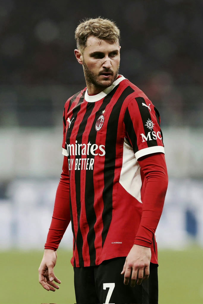 米兰球星圣地亚哥·希门尼斯生日快乐 球迷集体