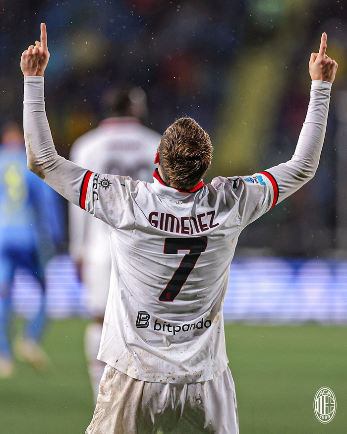 米兰球星圣地亚哥·希门尼斯生日快乐 球迷集体